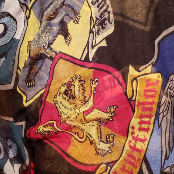 Harry Potter Hogwarts House Crests Infinity Scarf - Picture 7 of 7